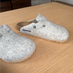 Birkenstock Felt Boston Clogs in Eggshell